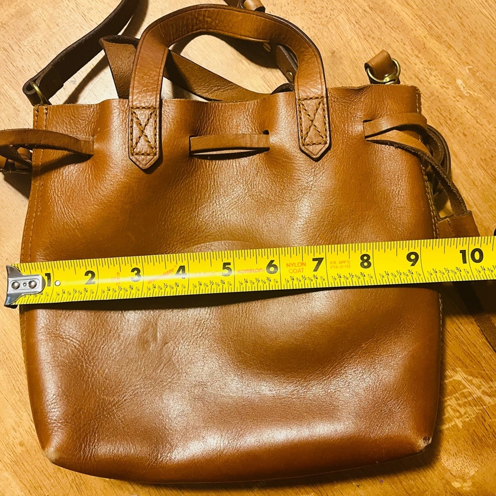 Super cute Madewell leather crossbody purse! Like new!